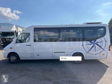 Mercedes minibus