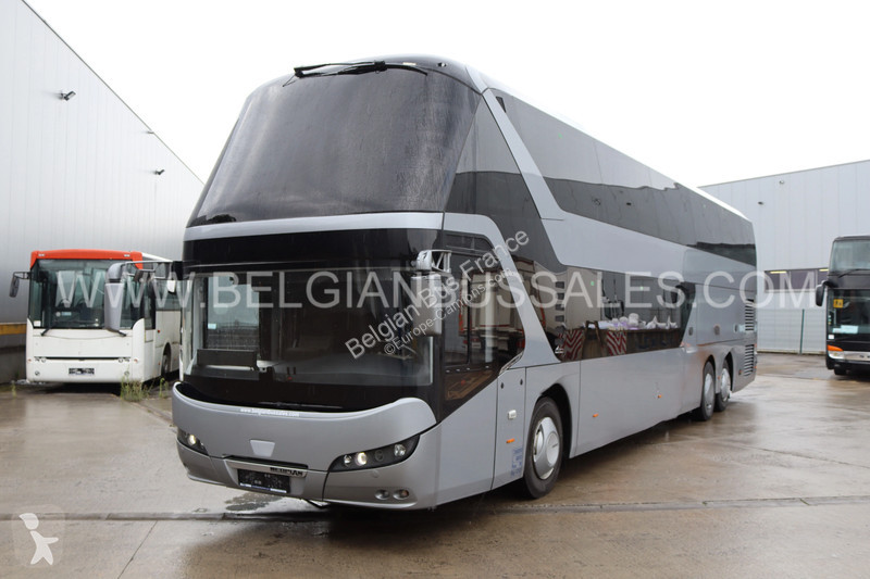 Autobussen Neoplan Skyliner L New Model / P06 /...