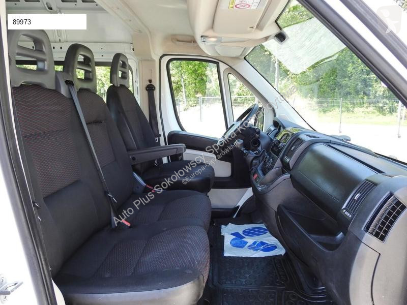 Véhicule utilitaire Peugeot BOXER FURGON...
