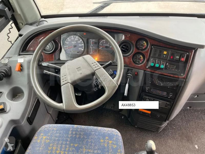 باص Isuzu Turquoise