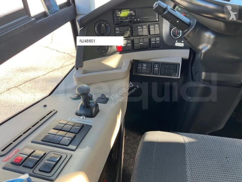 باص Neoplan Skyliner