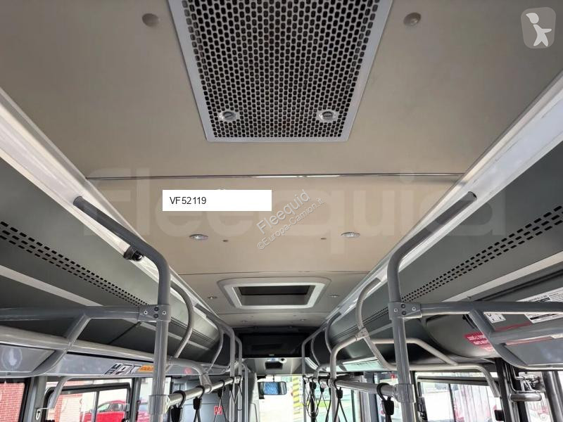 Autobussen Isuzu Novo