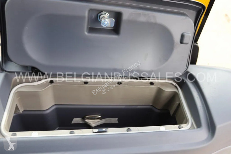 باص Iveco 10.8m Pop / Double middle door / Lift...