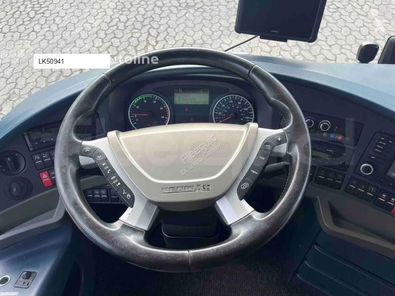 باص Neoplan Skyliner