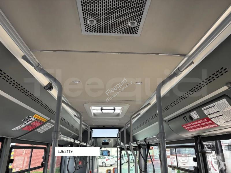 Autobussen Isuzu Novo