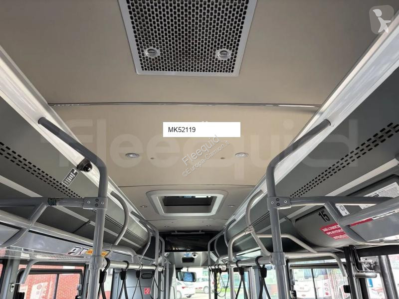 Autobussen Isuzu Novo