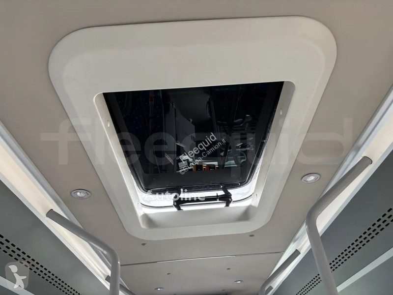 Autobussen Isuzu Novo