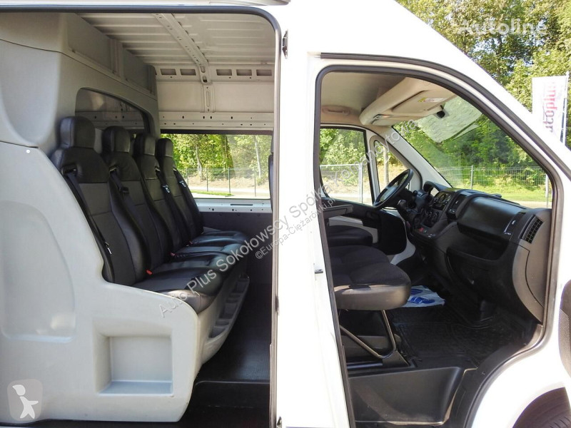 Véhicule utilitaire Peugeot BOXER FURGON...