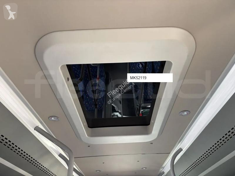 Autobussen Isuzu Novo