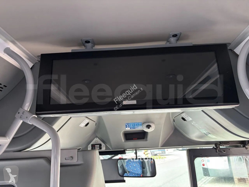 Autobussen Isuzu Novo