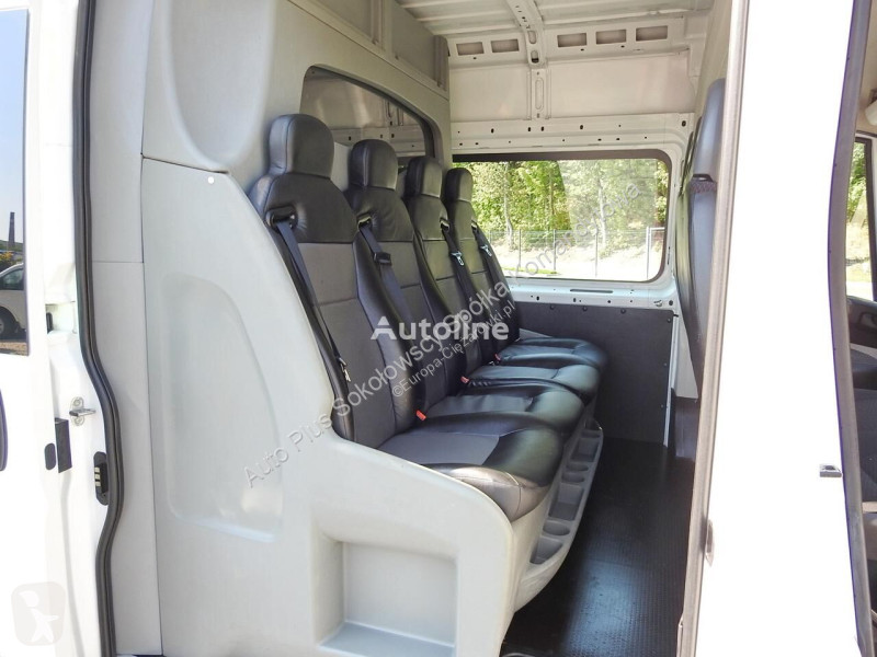 Véhicule utilitaire Peugeot BOXER FURGON...
