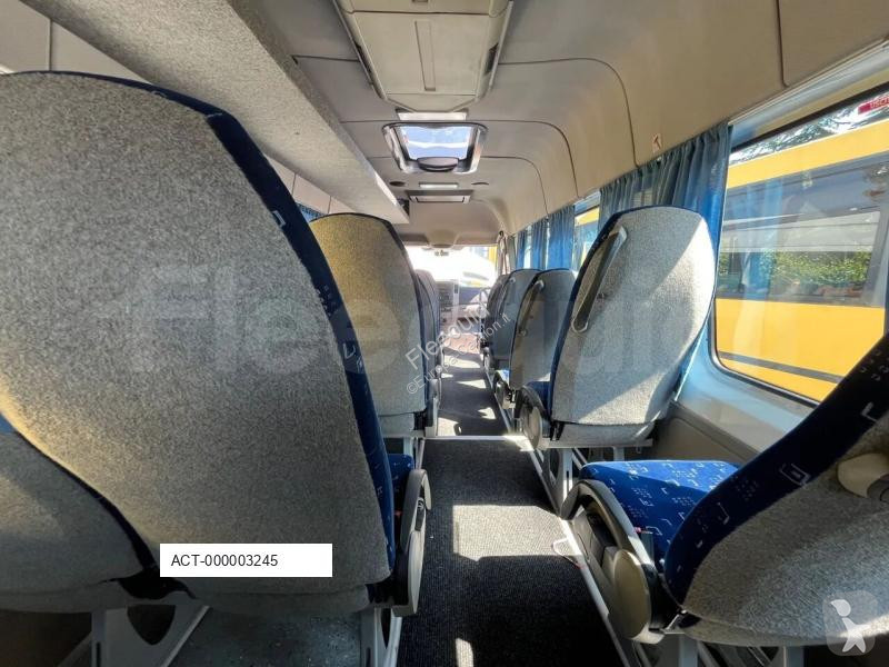 Autobus Mercedes MB906