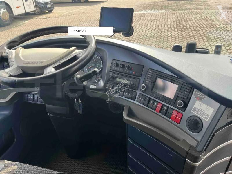 باص Neoplan Skyliner