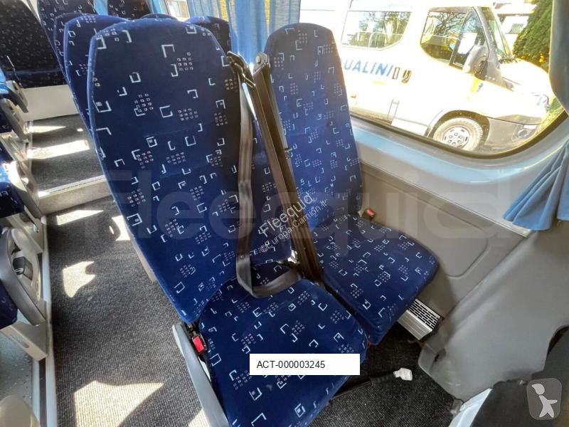 Autobus Mercedes MB906
