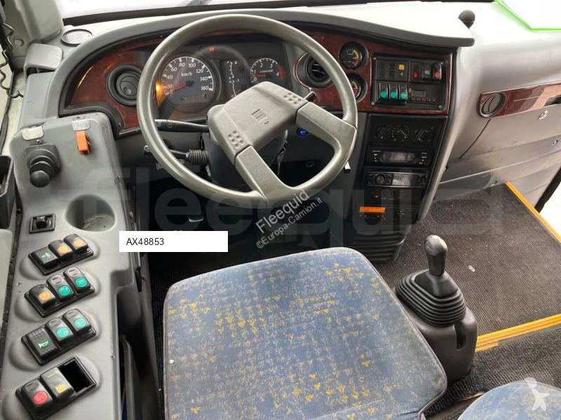 باص Isuzu Turquoise