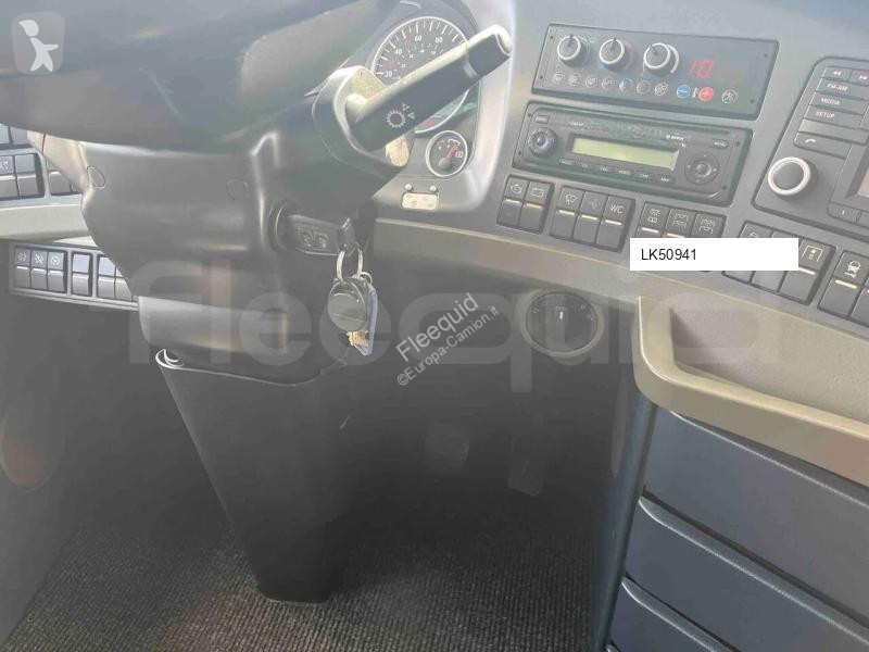 باص Neoplan Skyliner