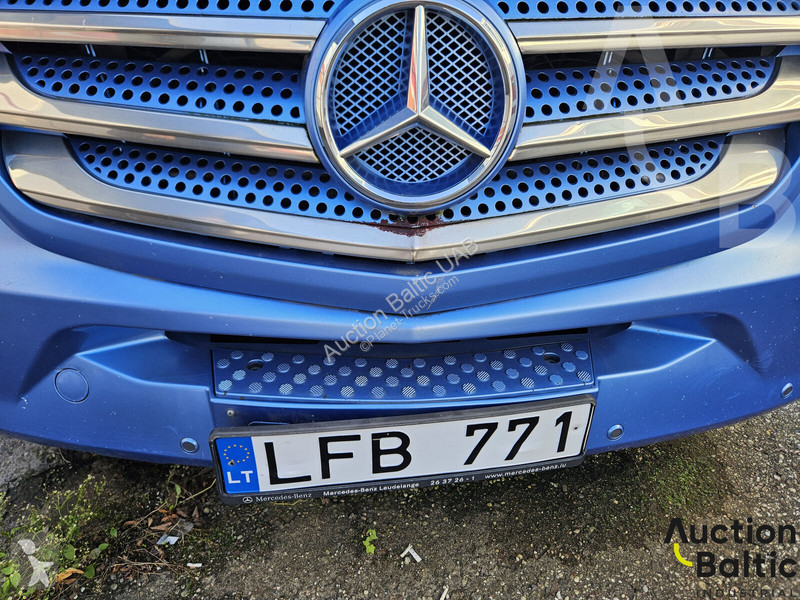 Autobuz Mercedes