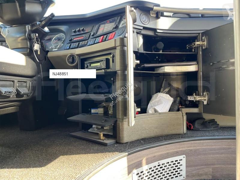 باص Neoplan Skyliner