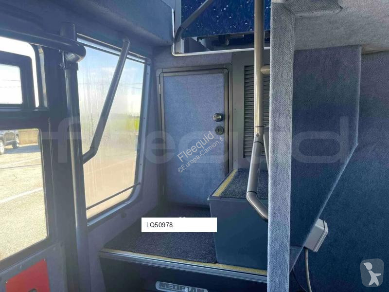 باص Neoplan Cityliner