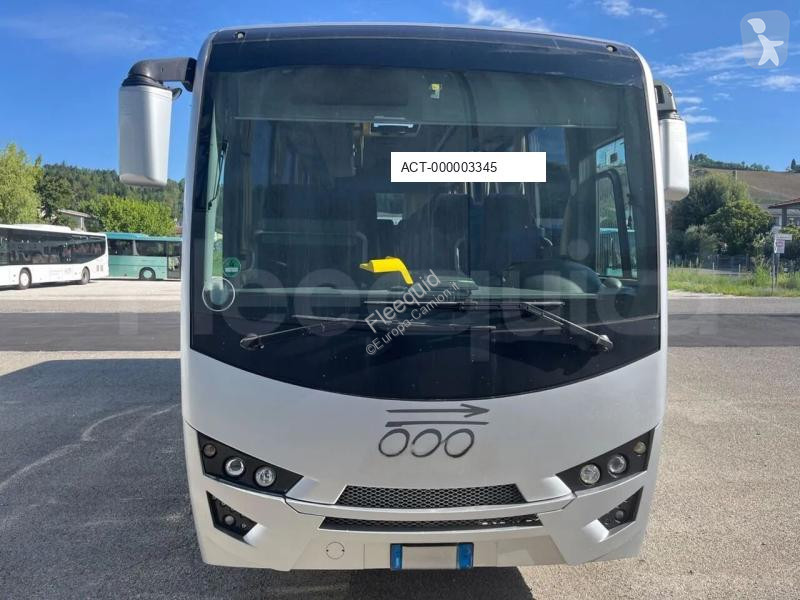 Bus Isuzu Novo