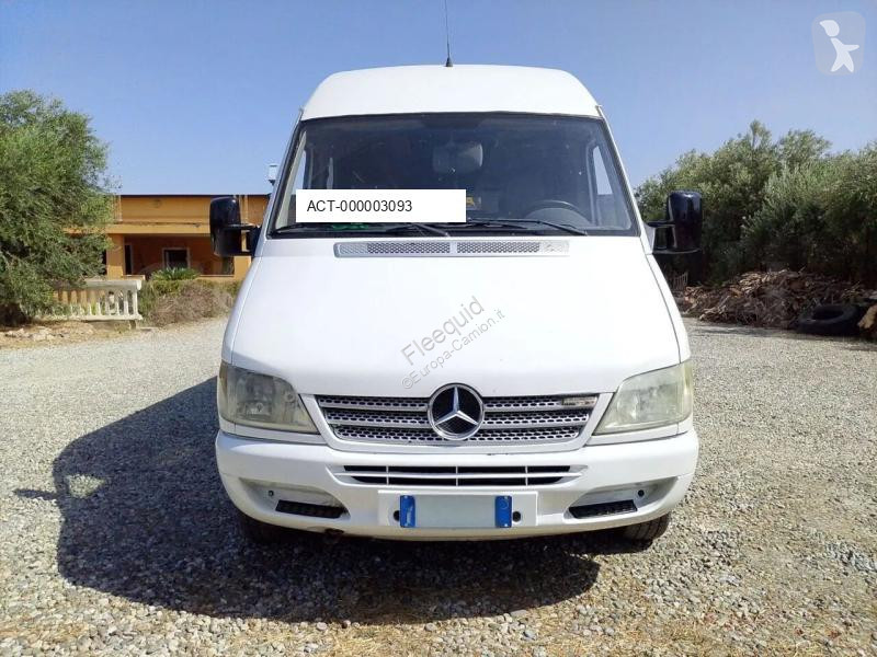 باص Mercedes