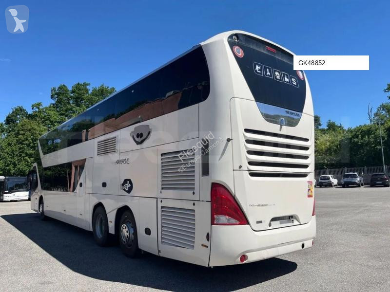 باص Neoplan Skyliner