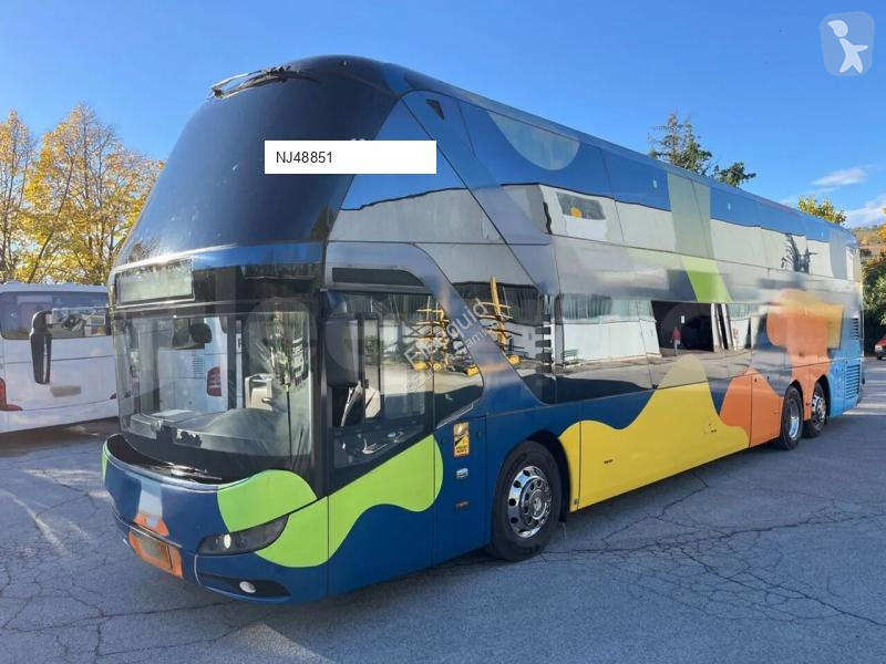 باص Neoplan Skyliner