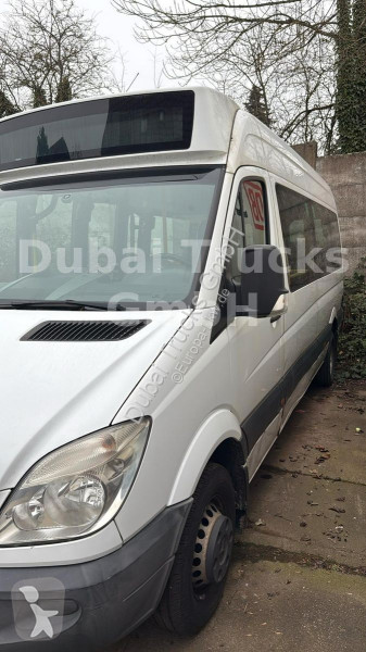 باص Mercedes 515 15-Sitzplätze