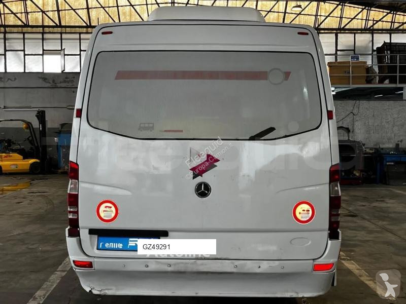 باص Mercedes