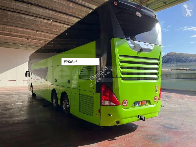 باص Neoplan Skyliner