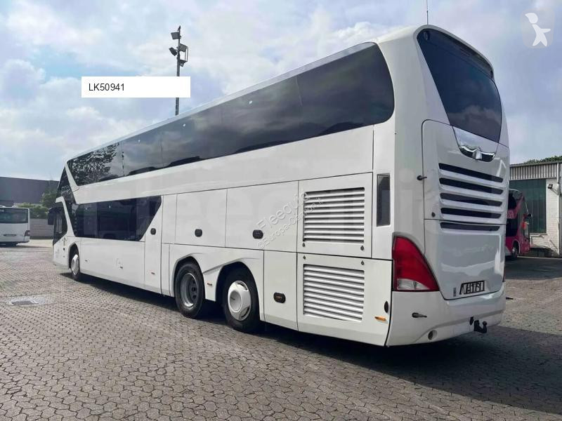 باص Neoplan Skyliner