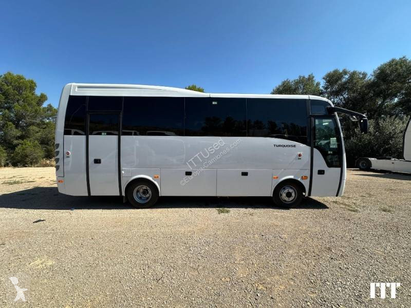 باص Isuzu Turquoise