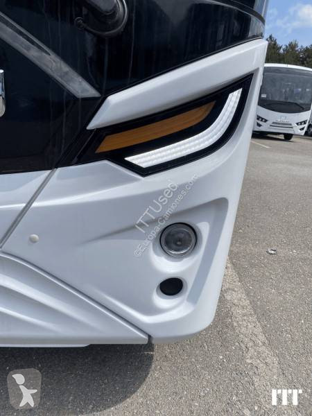 باص Isuzu Novociti Life