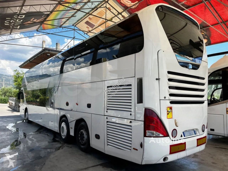 باص Neoplan Skyliner
