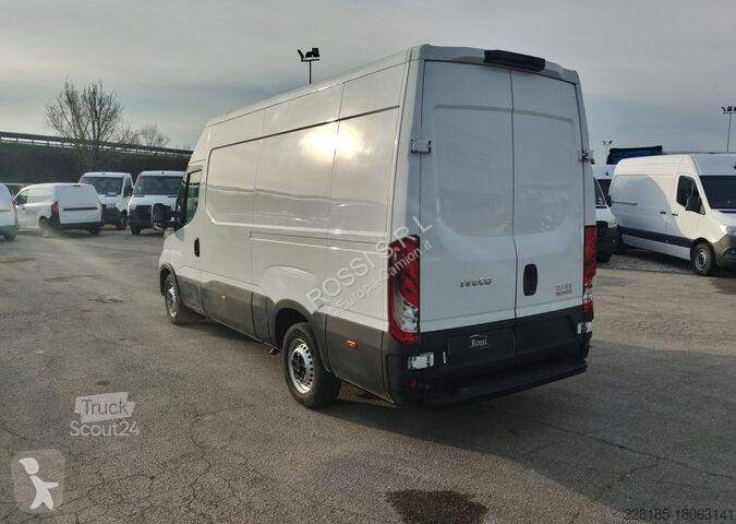 Véhicule utilitaire Iveco  DAILY - 35S16