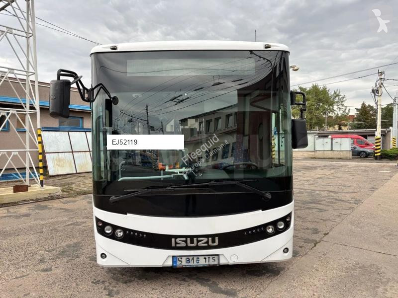 Autobussen Isuzu Novo