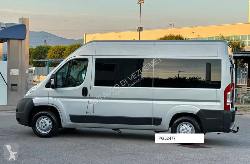 Veículo utilitário Peugeot 9 posti