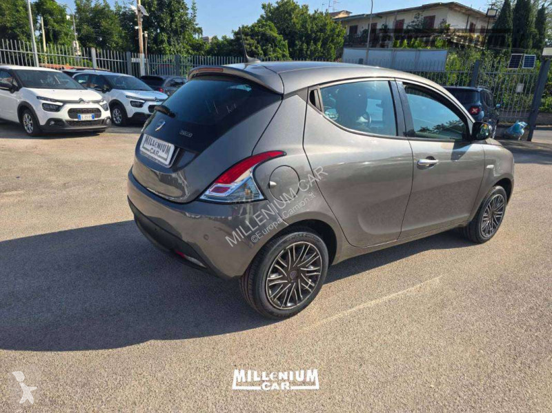 Véhicule utilitaire  LANCIA YPSILON GOLD HYBRID...