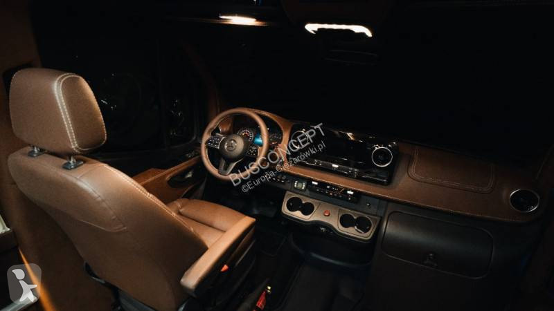 Autobuz Mercedes 519  11+1+1 VIP