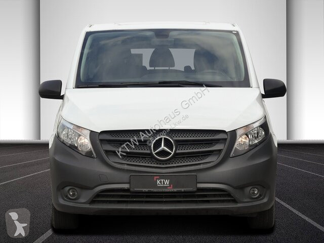 Véhicule utilitaire Mercedes 114...