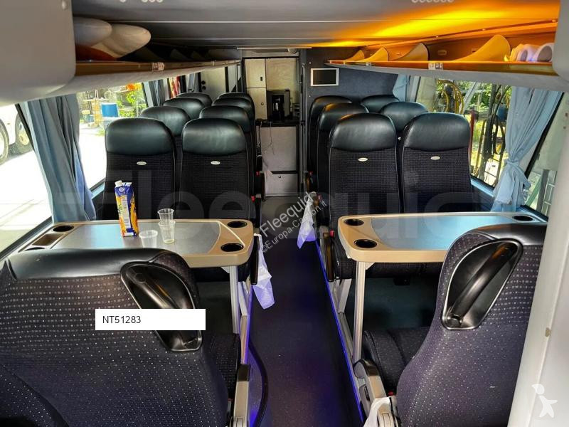 باص Neoplan Skyliner