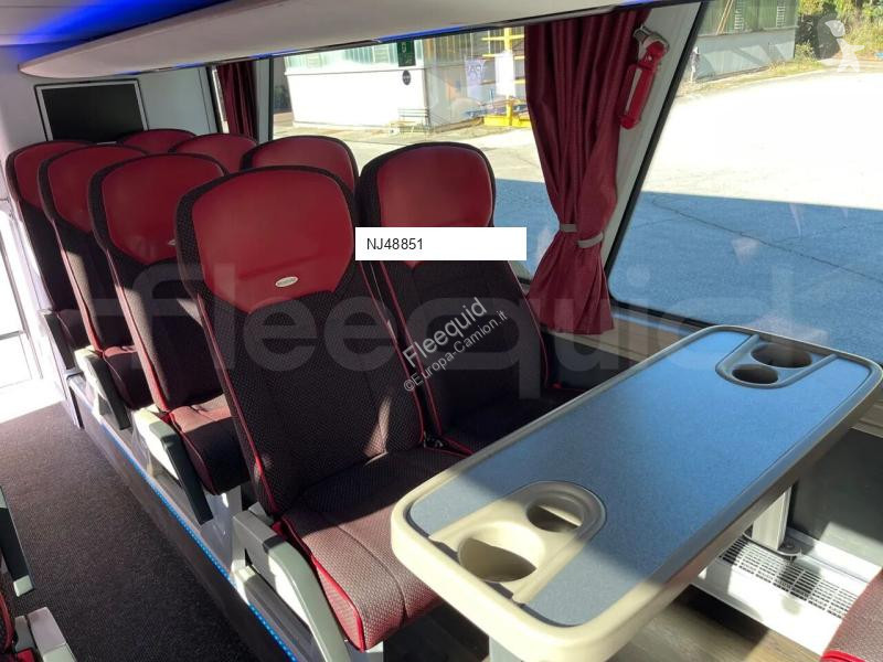 باص Neoplan Skyliner
