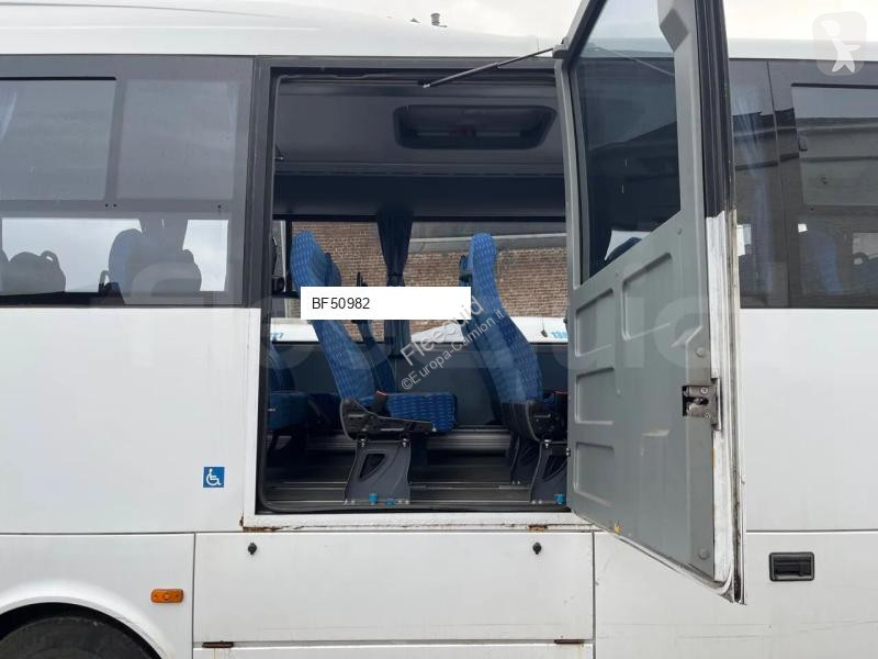 باص Isuzu Turquoise