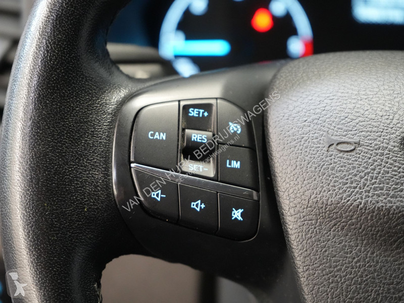 عربة نفعية Ford Tourneo 2.0 TDCI €28.352,-...