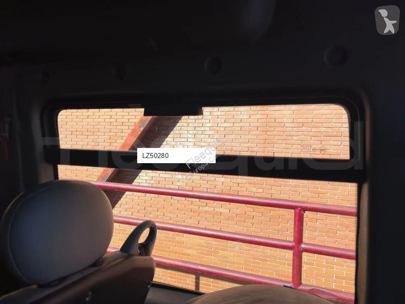 باص Nissan