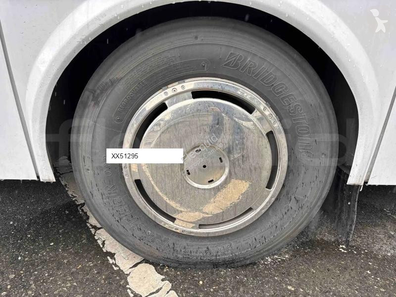 باص Isuzu Novo