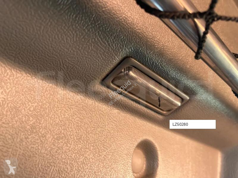 باص Nissan