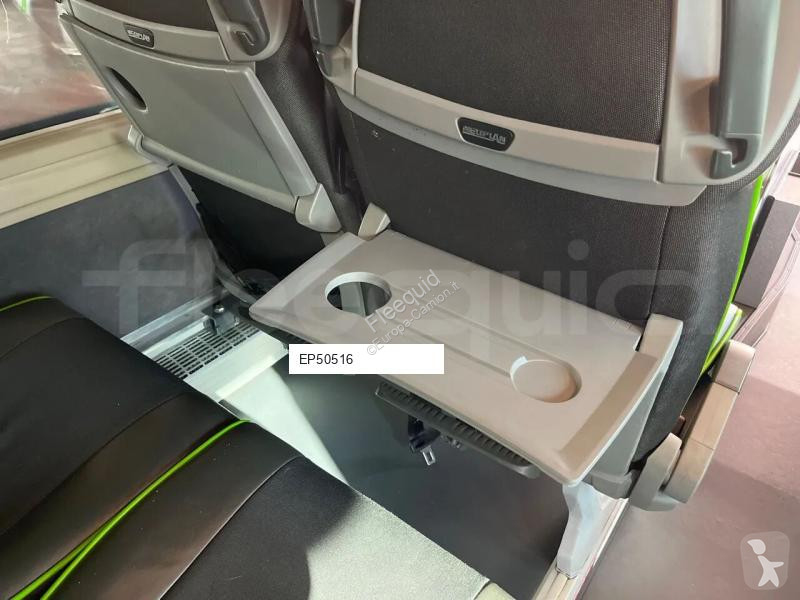 باص Neoplan Skyliner