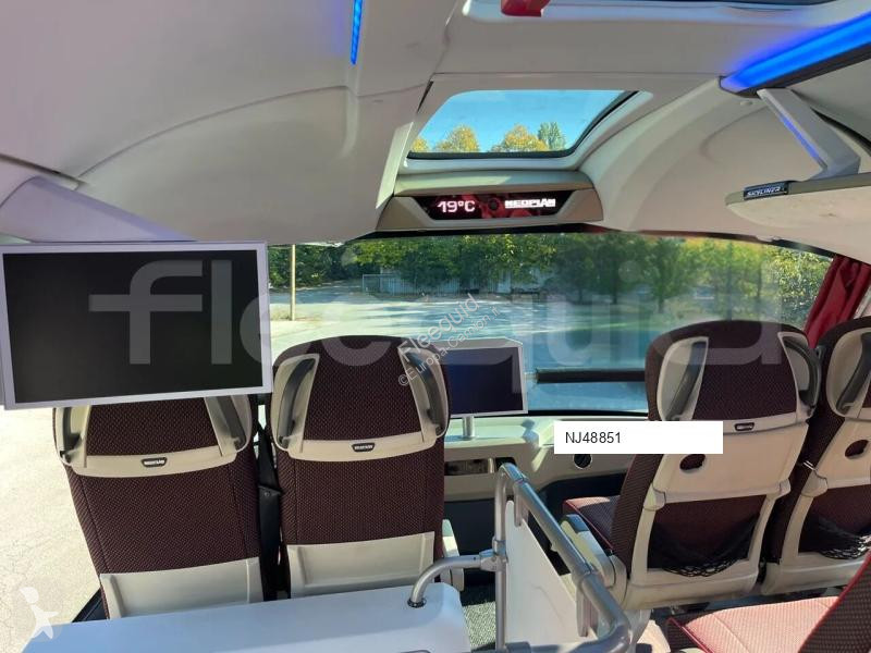 باص Neoplan Skyliner