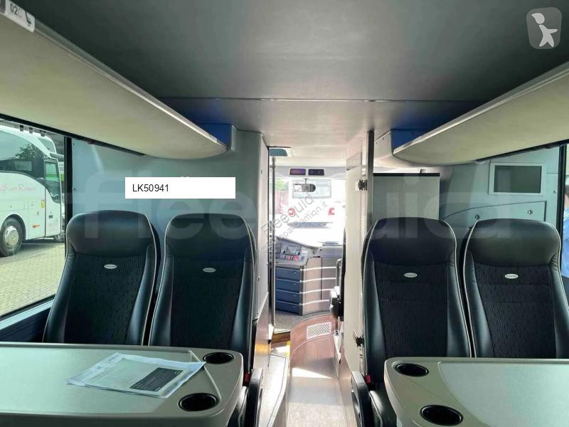 باص Neoplan Skyliner